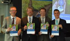 Rainer Schrode, MTS Maschinentechnik Schrode AG (Hayingen), Dr. Carsten Günther, Heidelberg Mobil International GmbH und bwcon, Hartmut Gündra, geomer GmbH (Heidelberg) und Dr. Stefan Engelhard, IHK Reutlingen. Quelle: IHK